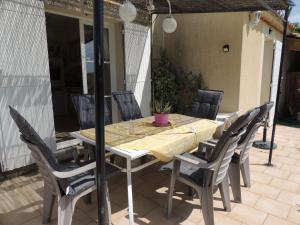 Nice holiday home in Saint Maurice sur Eygues with garden