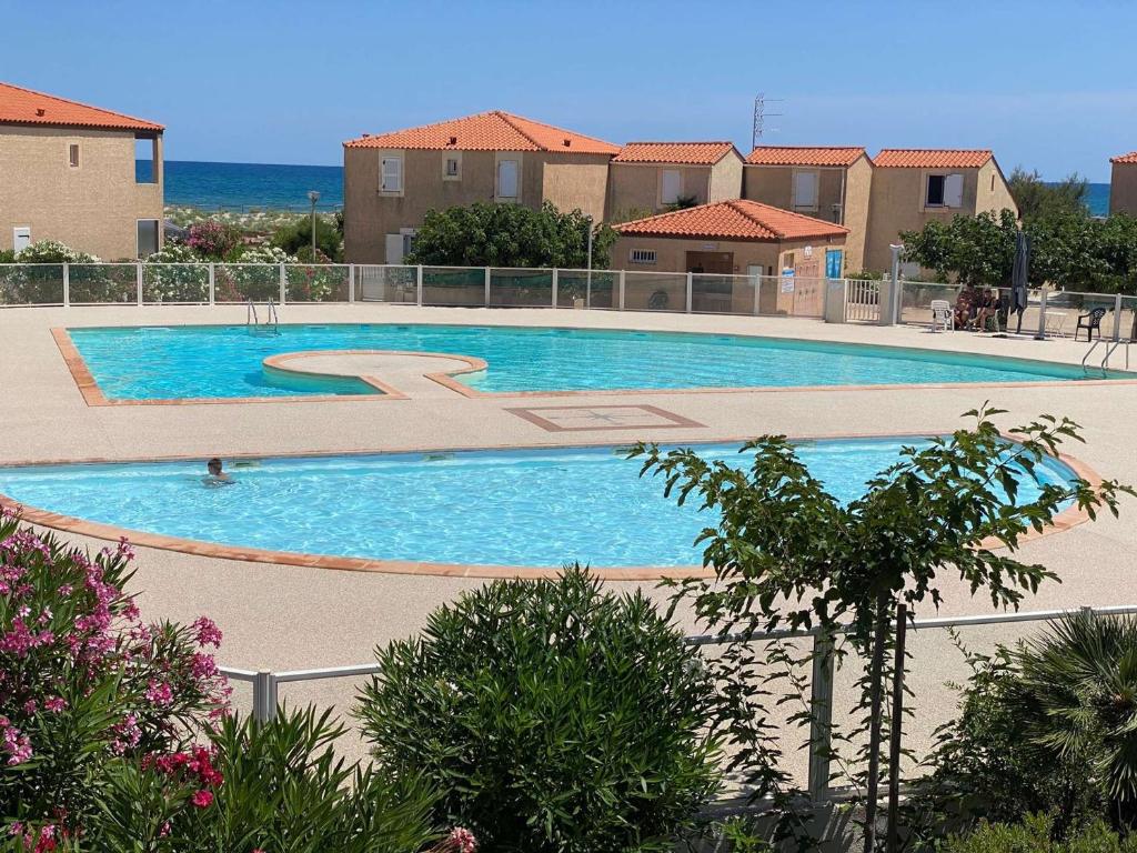 Nice holiday home in Saint Pierre de Frugie with garden