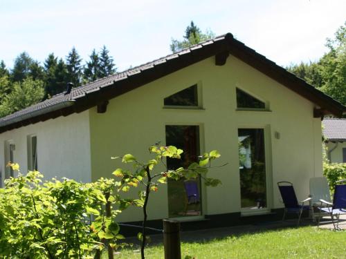 Nice holiday home with dishwasher, in a green area