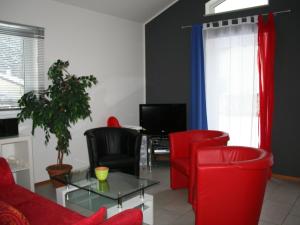 Nice holiday home with dishwasher, in a green area