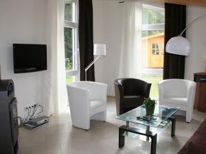 Nice holiday home with dishwasher, in a green area