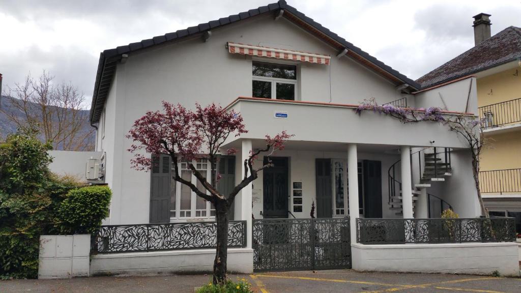 Nice home in Aigues-Mortes with 2 Bedrooms, WiFi and Outdoor swimming pool
