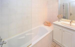 Nice home in Aigues-Mortes with 2 Bedrooms, WiFi and Outdoor swimming pool
