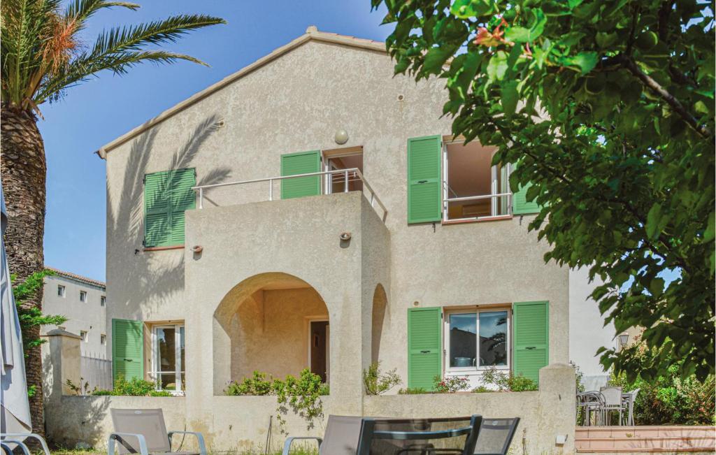Maison de vacances Nice home in Algajola with 3 Bedrooms and WiFi  20220 Algajola