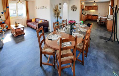 Nice home in Allaire with WiFi and 4 Bedrooms