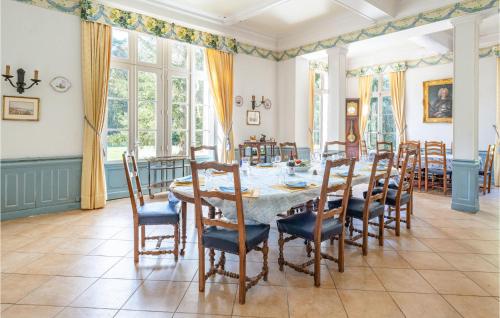Nice home in Allonne with 10 Bedrooms and WiFi
