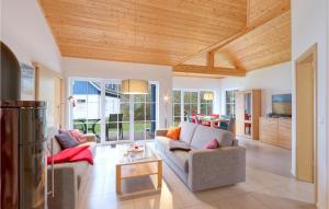 Nice home in Altefhr-Rgen with 2 Bedrooms and WiFi