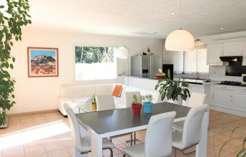 Nice home in Ancone with 3 Bedrooms, Private swimming pool and Outdoor swimming pool