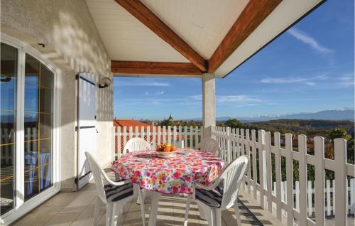 Nice home in Arnaud-Guilhem with 3 Bedrooms, WiFi and Private swimming pool