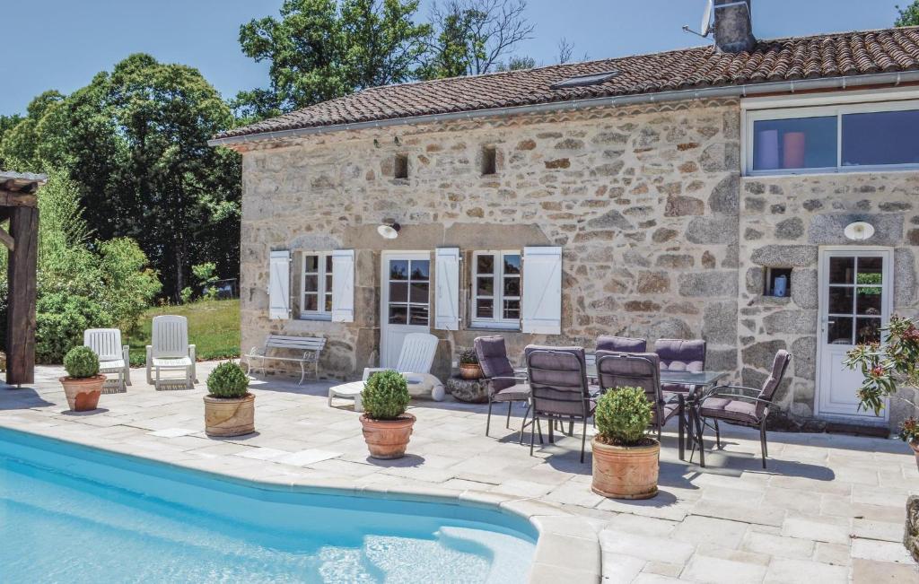 Maison de vacances Nice home in Augignac with 3 Bedrooms, Private swimming pool and Outdoor swimming pool  24300 Augignac