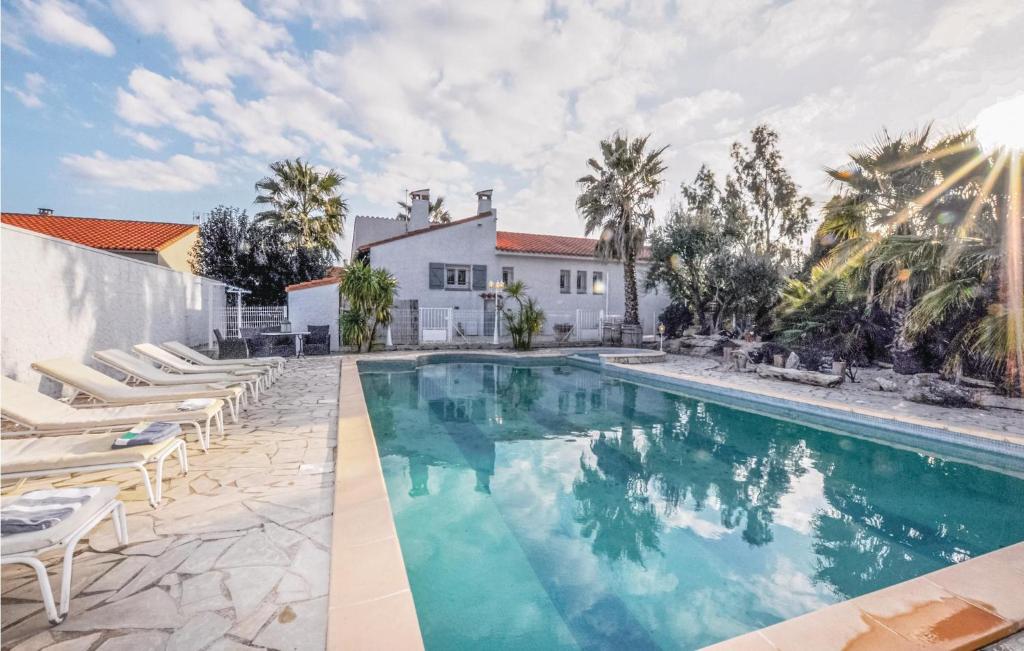 Maison de vacances Nice home in Baixas with 4 Bedrooms, WiFi and Outdoor swimming pool  66390 Baixas