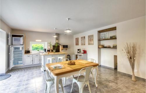 Nice home in Baraqueville with WiFi and 3 Bedrooms