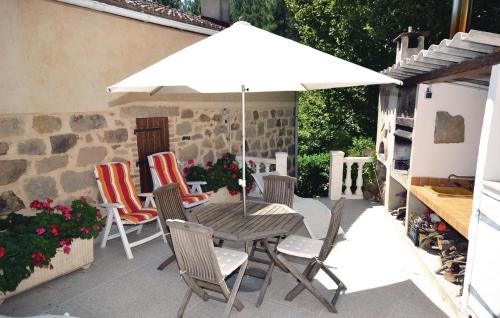 Nice home in Bedousse with 2 Bedrooms and Outdoor swimming pool