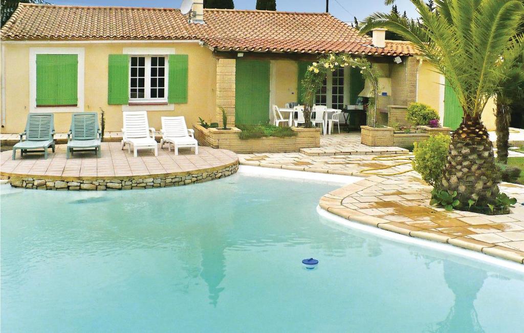 Nice home in Boulbon with 3 Bedrooms, WiFi and Outdoor swimming pool , 13150 Boulbon