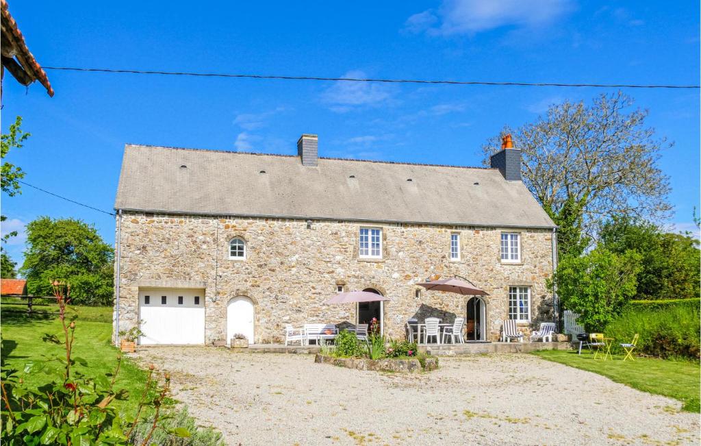 Nice home in Bricquebec-en-Cotentin with 3 Bedrooms , 50260 Saint-Martin-le-Hébert