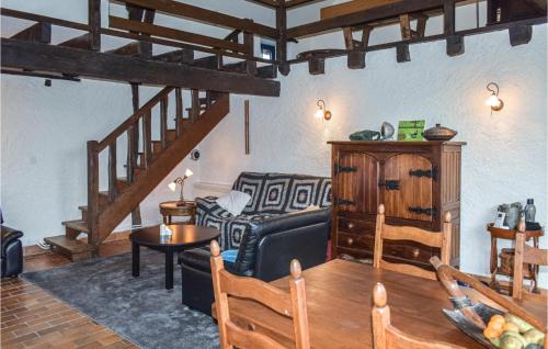 Nice home in Brigueil-le-Chantre with Outdoor swimming pool, 5 Bedrooms and WiFi