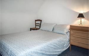 Nice home in Brigueil-le-Chantre with Outdoor swimming pool, 5 Bedrooms and WiFi