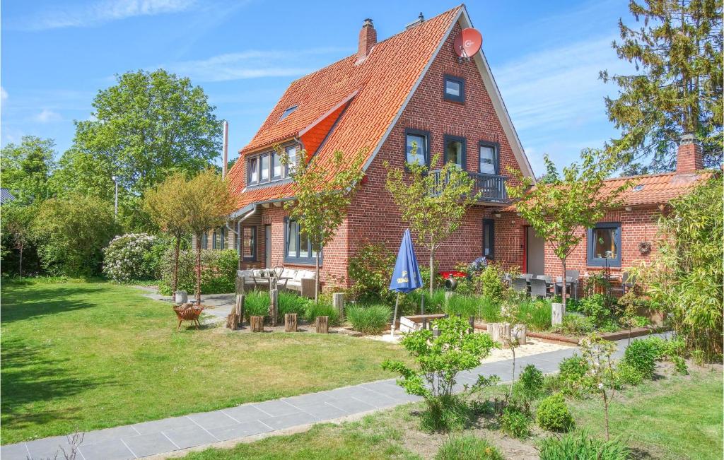 Nice home in Cadenberge with 4 Bedrooms, Sauna and WiFi , 21781 Cadenberge