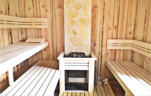 Nice home in Cadenberge with 4 Bedrooms, Sauna and WiFi