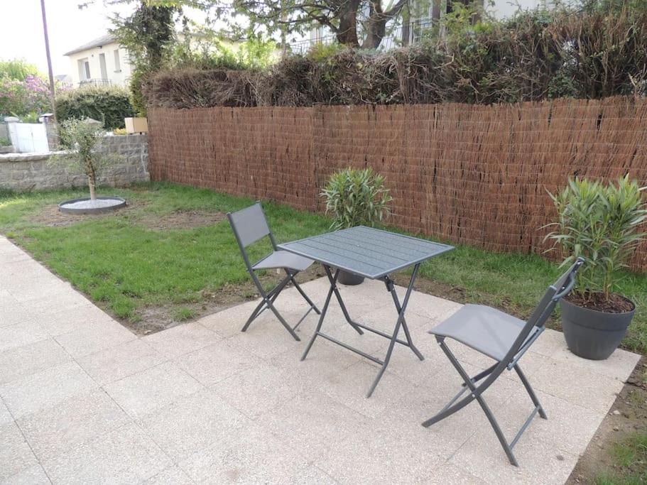 Nice home in Caderousse with 7 Bedrooms, WiFi and Private swimming pool 84860 Caderousse