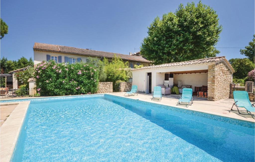 Nice home in Caderousse with 7 Bedrooms, WiFi and Private swimming pool , 84860 Caderousse