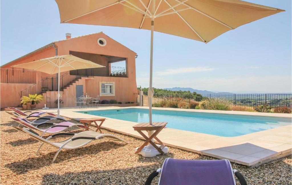 Nice home in Cairanne with WiFi, Outdoor swimming pool and Heated swimming pool , 84290 Cairanne