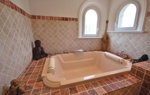Nice home in Callian with WiFi, Private swimming pool and Outdoor swimming pool