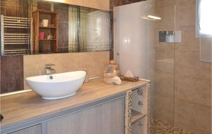 Nice home in Campagnan with WiFi, Private swimming pool and Outdoor swimming pool