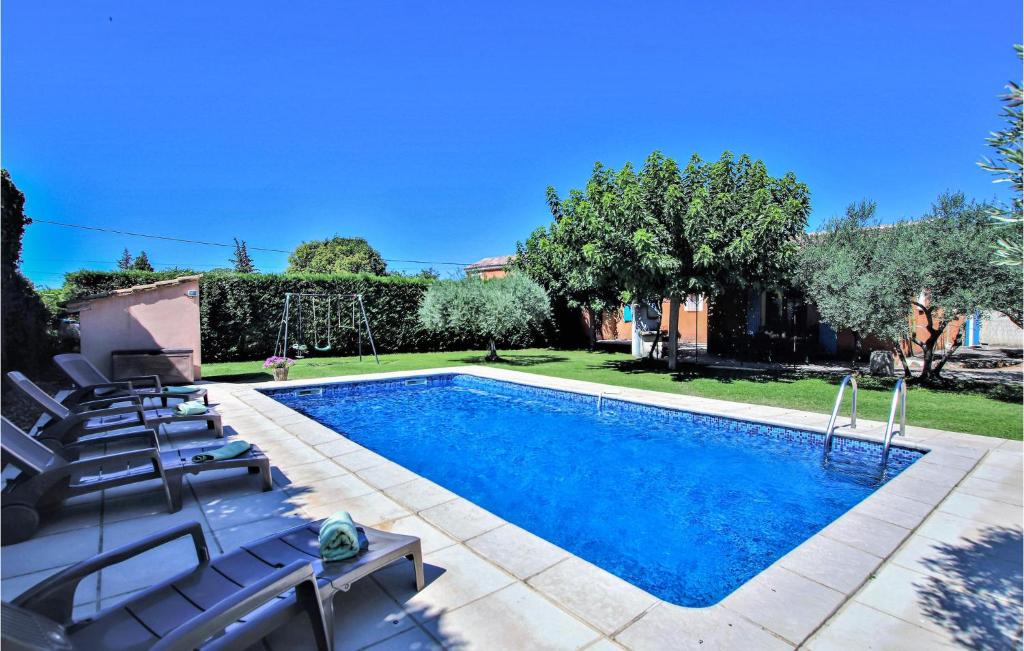 Nice home in Carpentras with 4 Bedrooms, WiFi and Private swimming pool , 84200 Carpentras