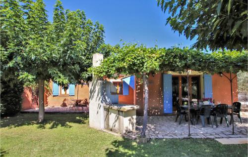 Nice home in Carpentras with 4 Bedrooms, WiFi and Private swimming pool
