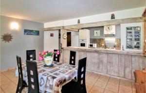 Nice home in Carpentras with 4 Bedrooms, WiFi and Private swimming pool