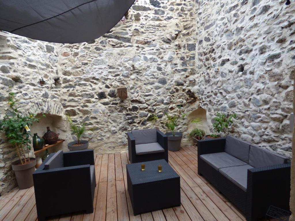 Nice home in Caux with WiFi, Private swimming pool and Outdoor swimming pool 34720 Caux