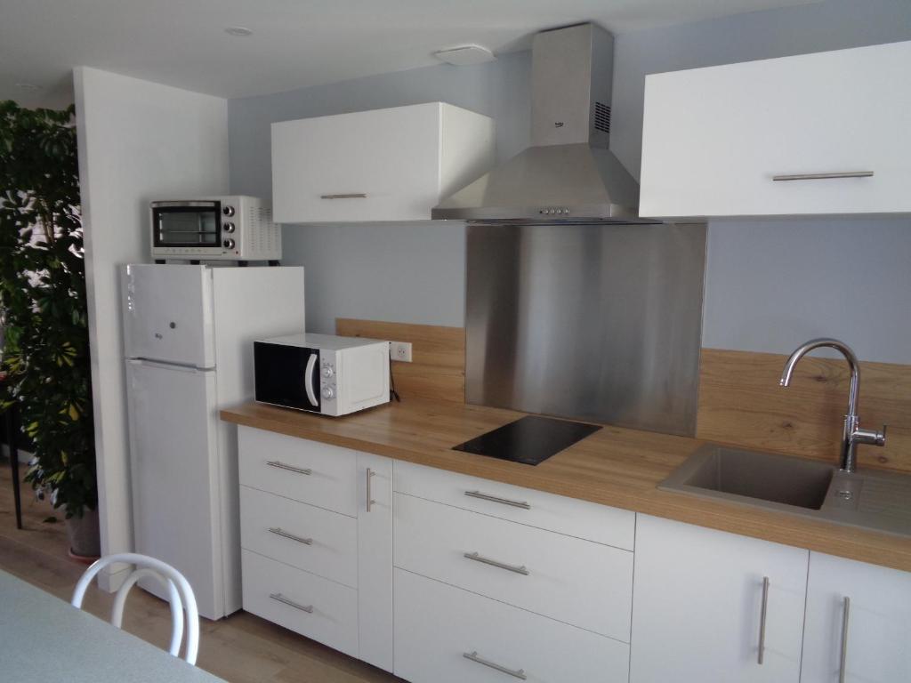 Nice home in Cazouls dHerault with 5 Bedrooms, WiFi and Outdoor swimming pool 34120 Cazouls-d Herault