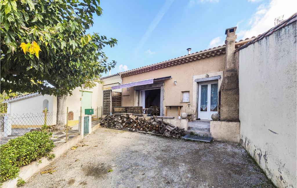 Nice home in Cazouls-ls-Bziers with 3 Bedrooms and WiFi , 34370 Cazouls-lès-Béziers