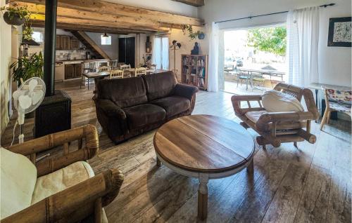 Nice home in Cazouls-ls-Bziers with 3 Bedrooms and WiFi