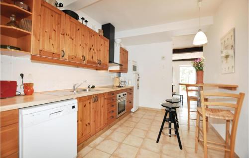 Nice home in CERET with 2 Bedrooms and WiFi