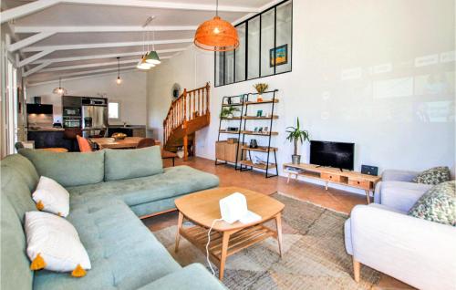 Nice home in Colonzelle with 3 Bedrooms, WiFi and Outdoor swimming pool