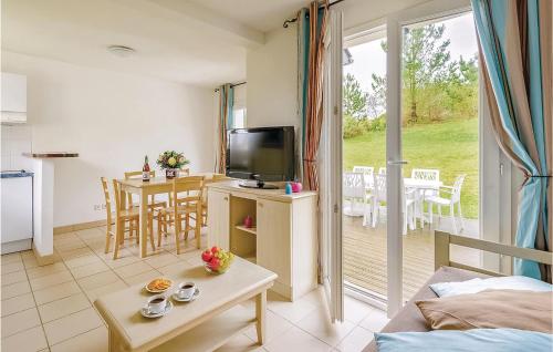 Nice home in Crozon with 3 Bedrooms, WiFi and Swimming pool
