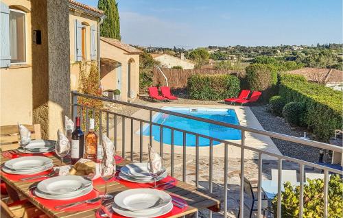 Nice home in Cruzy with 3 Bedrooms, Private swimming pool and Outdoor swimming pool