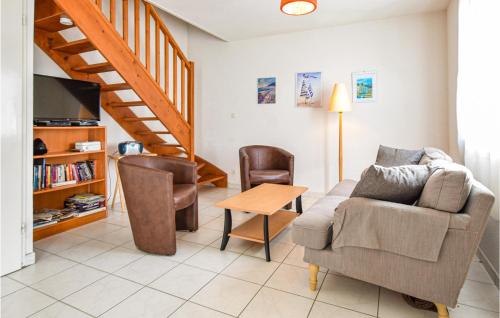Nice home in Dives sur Mer with 2 Bedrooms and WiFi