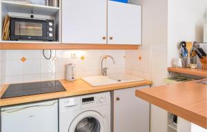 Nice home in Dives sur Mer with 2 Bedrooms and WiFi