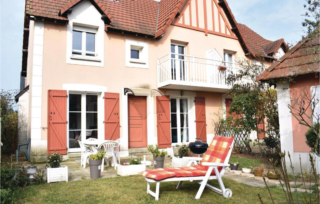 Maison de vacances Nice home in Dives-sur-Mer with 2 Bedrooms, Outdoor swimming pool and Heated swimming pool  14160 Dives-sur-Mer