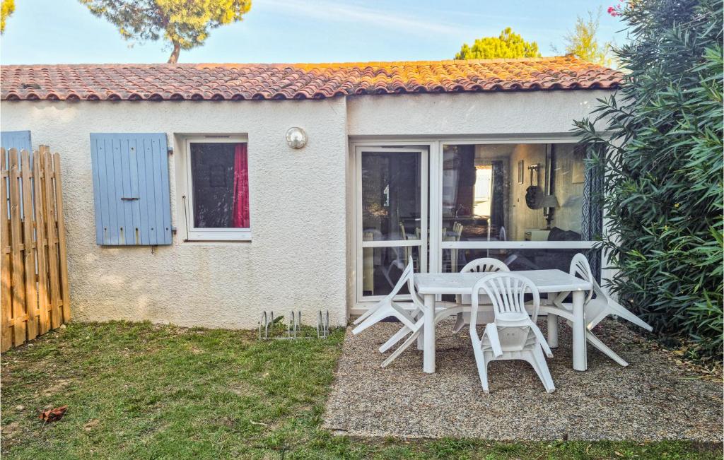 Maison de vacances Nice home in Dolus-dOlron with Outdoor swimming pool, Sauna and 2 Bedrooms  17550 Dolus-d\'Oléron