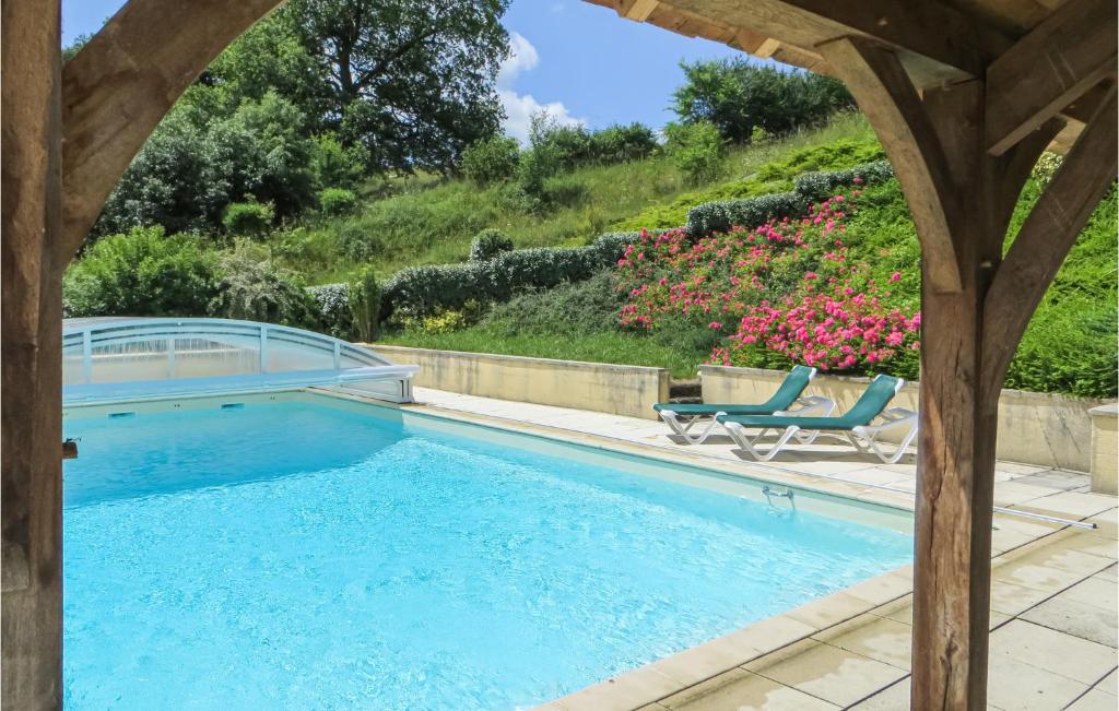 Maison de vacances Nice home in Domfront en Champagne with WiFi, Outdoor swimming pool and Heated swimming pool  72240 Domfront-en-Champagne