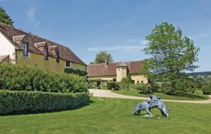 Nice home in Domfront en Champagne with WiFi, Outdoor swimming pool and Heated swimming pool