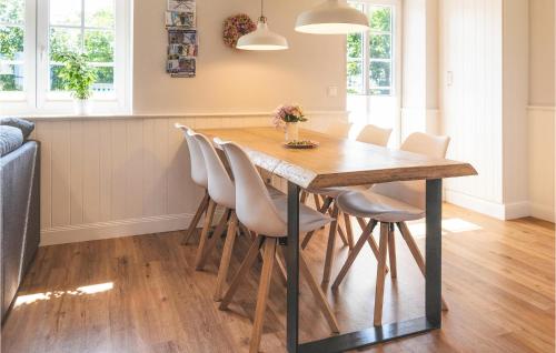 Nice home in Emmelsbll-Horsbll with WiFi and 3 Bedrooms