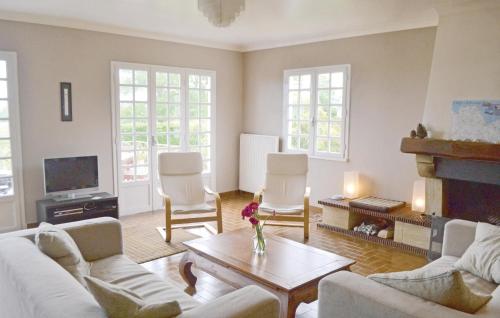 Nice home in Erquy with 3 Bedrooms and WiFi