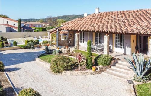 Nice home in Espeluche with Outdoor swimming pool, 3 Bedrooms and WiFi