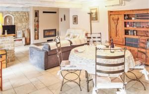 Nice home in Espeluche with Outdoor swimming pool, 3 Bedrooms and WiFi