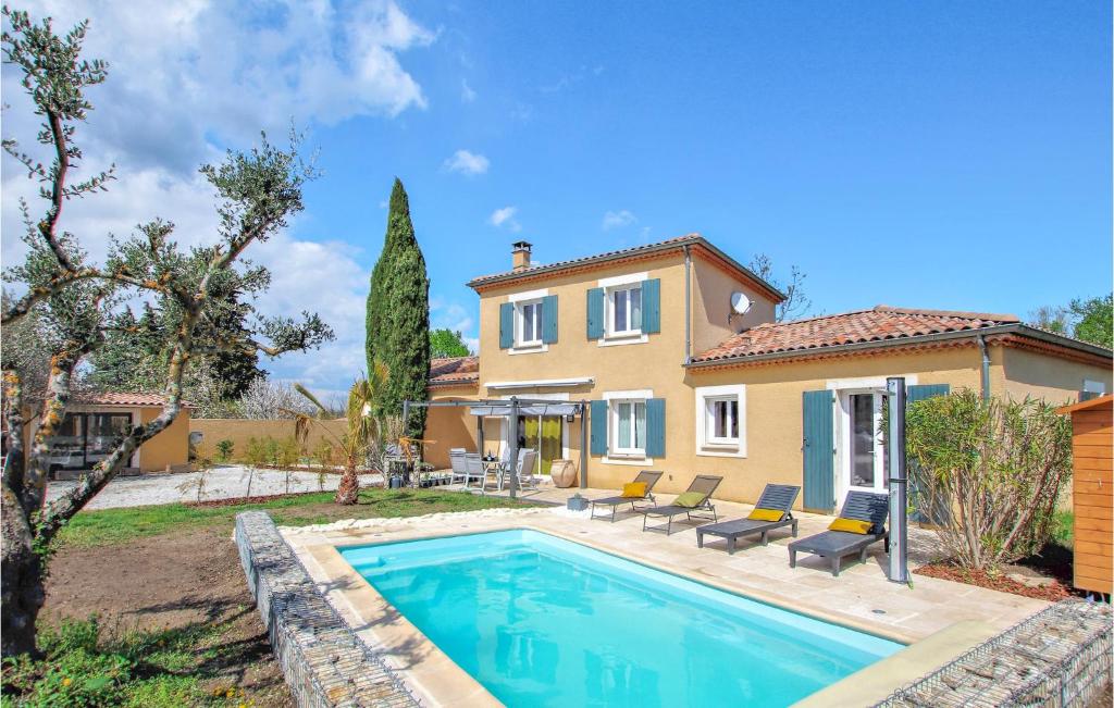 Maison de vacances Nice home in Espeluche with Outdoor swimming pool, Private swimming pool and 4 Bedrooms  26780 Espeluche